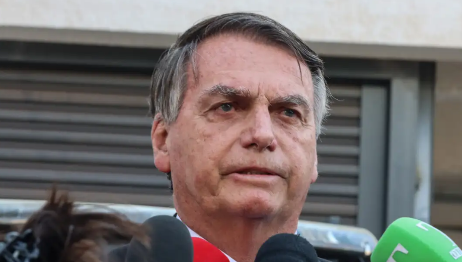 Bolsonaro pede anulação da delação de Cid e afastamento de Moraes da relatoria.